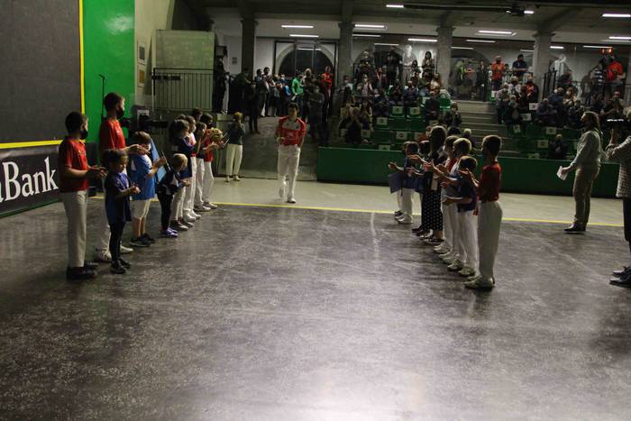 Opari politena, ikusleen itz 3 1624699745802