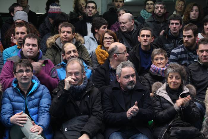 GURE ESKU DAGOREN GALDEKETA  2 1484992566349