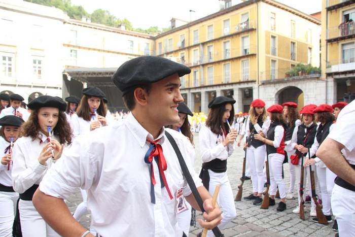 Lizarrez apaindutako kaleeta 79 1498311610293