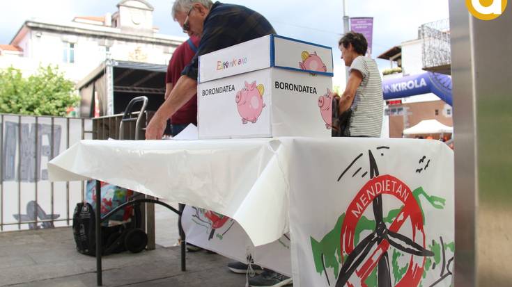 Parke eolikoaren proiektua gelditzeko eskatzen ari dira