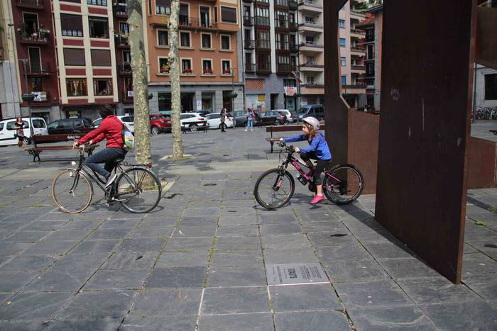 Mugimendu erdi librea 21 1588012120276