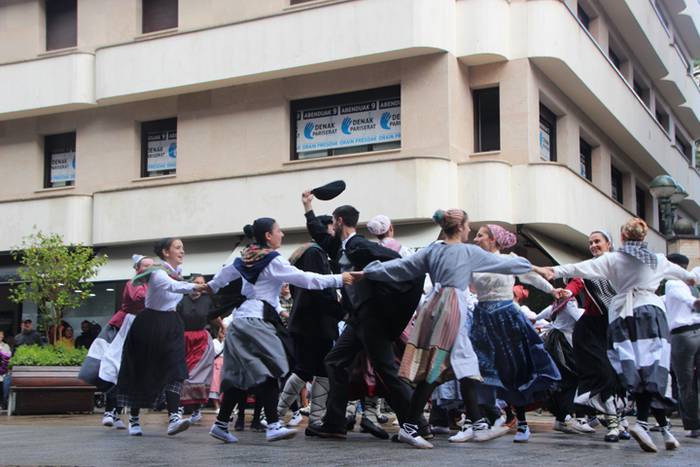 Udaberri Dantza Dezagun Tolo 77 1504963452740