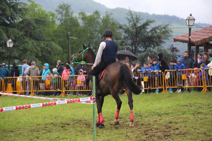 Izaskungo festetako zaldi lasterketa 2016 2 1463247008819