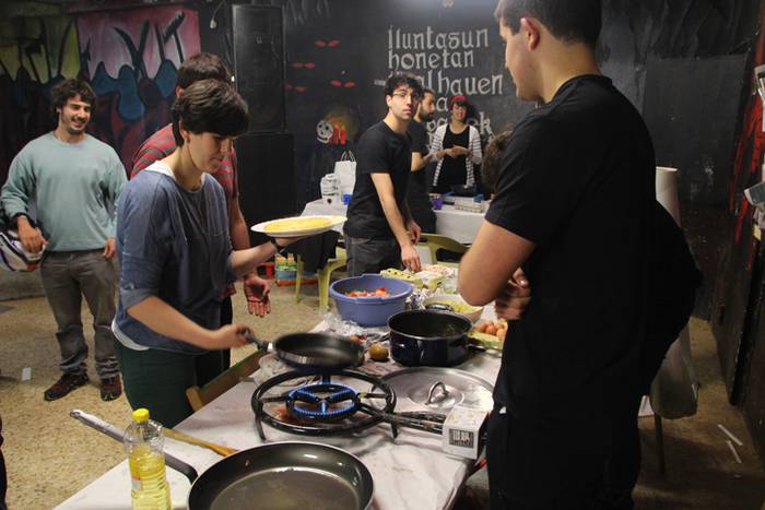 Anoetako Gaztetxea Urtemuga Eguna  1 1462649174196