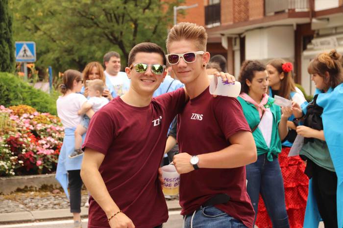 Kalean gora eta behera, kuad 6 1564506787731