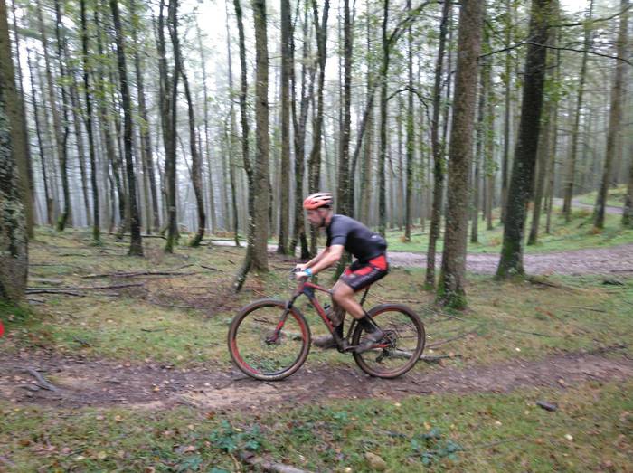 200 txirrindulari inguru, Ir 13 1570293786486