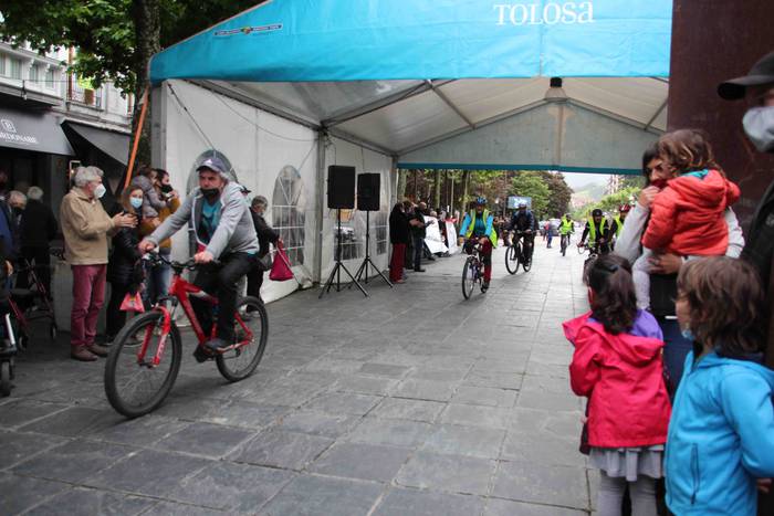 Pentsio duinak eskatuz eskua 21 1621879378223