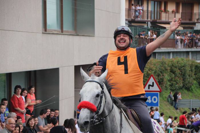 Zaldi gainean lasterka Abalt 35 1498413223499