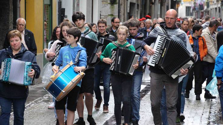 Musikak Tolosako kaleak hartuko ditu bihar