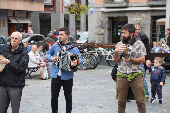 Hauspoa trikitiari 56 1570286830050