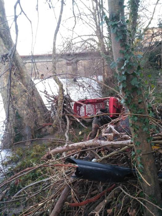 Ia 600 kilo hondakin gehiago jaso dira Oria ibaiaren ertzetan