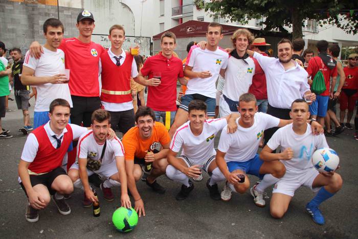 Norberak bere bazkaria, eta  29 1532630872533