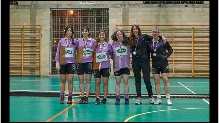 Emakumezkoak bigarren eta gizonezkoak laugarren, sokatira denboraldiko lehen txapelketan