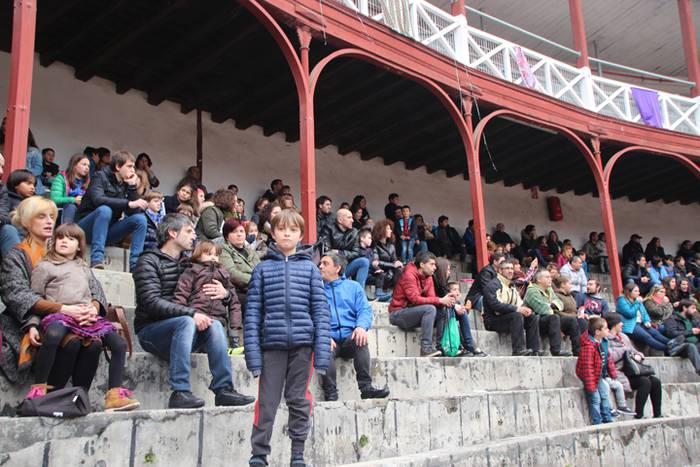 Txaranga eta zezenak piñata  18 1488738826587