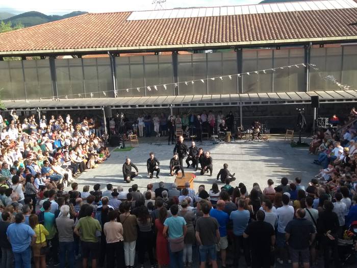 Dantza eta bertsotan igaro d 2 1565942047876