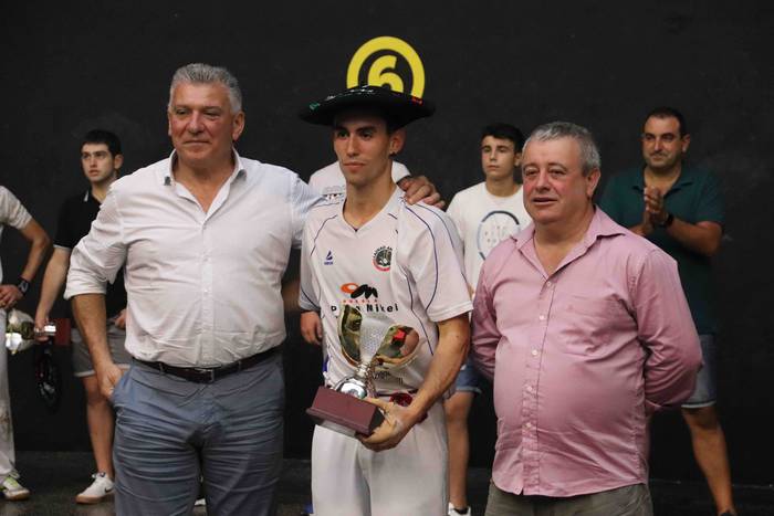 Zubizarretari jantzi dio txa 60 1568573521342