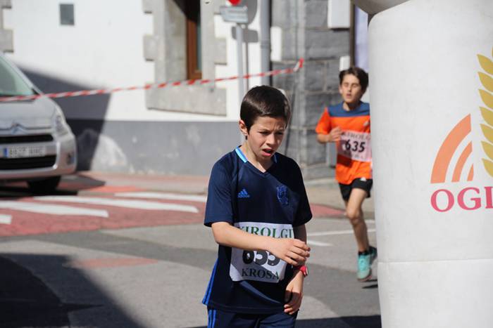 Haur, gazte eta heldu krosea 82 1491742266671