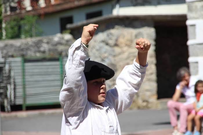 GOIAZKO ANDRA MARI JAIAK 201 20 1502631604745