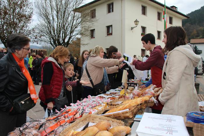 Azoka eguna Altzon 30 1481457351442