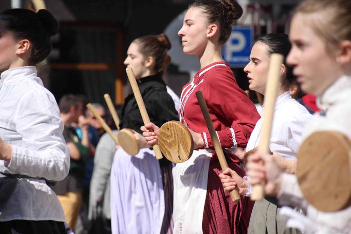 Villabona-dantzari-eguna-Oin 1 1553345901814