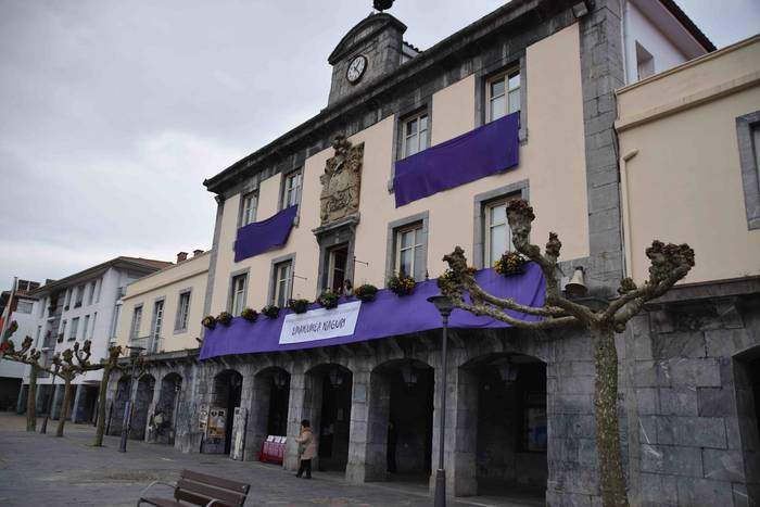 Emakume merkatari eta ostala 1 1615215633467