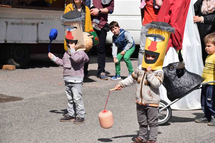 Haurrek egindako erraldoiek  17 1556984208424