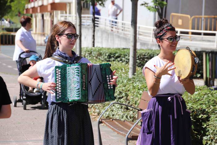 Euskal Jaia Ugaare auzoan 7 1559407116451