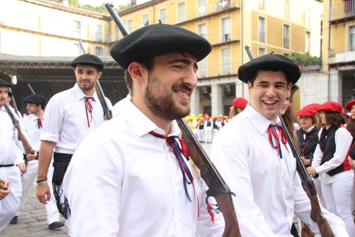 Lizarrez apaindutako kaleeta 93 1498311696547