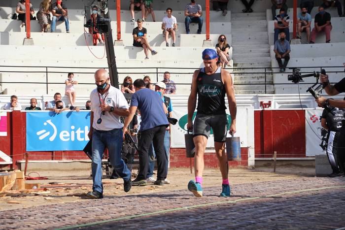 Izetatarrek jantzi dute txap 68 1624130535487