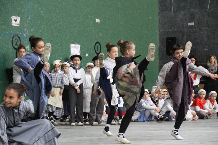 Dantzari txiki eguna anoetan 37 1463914952932