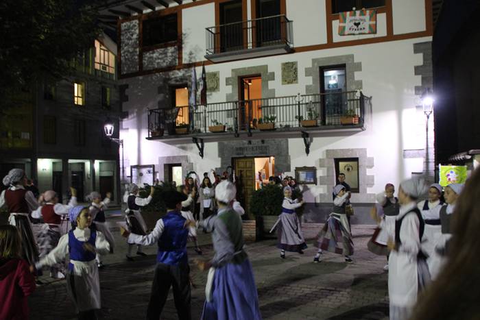 Iruran utzi dute garaikurra 9 1477594615340