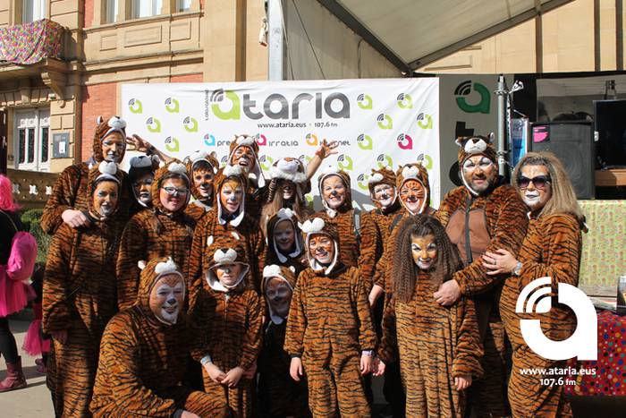 Photocoll-ean jartzeak saria 28 1488130037594