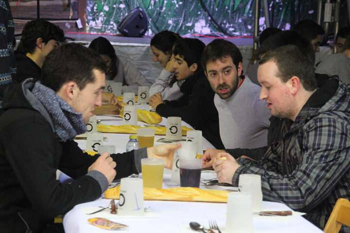 Zutik iraun aurretik, bazkal 6 1513435840371