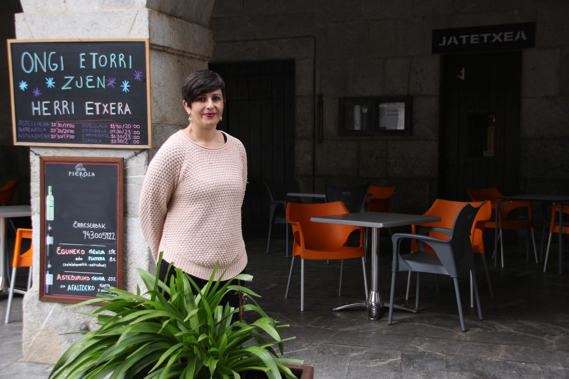 Albizturko Ostatua eskuz aldatu eta jaki gozoz bete da
