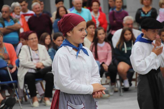 Dantzak, txistuak eta trikit 55 1565549100426