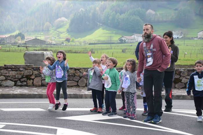 Eskuz esku ibili dute lekuko 19 1555085923503