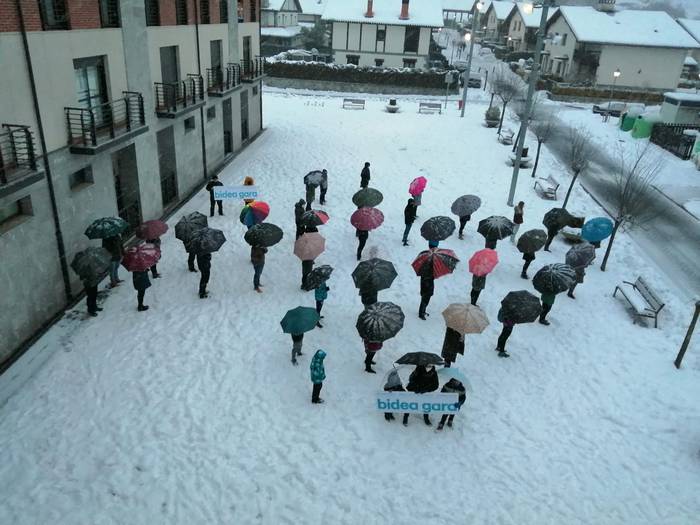 2.000 pertsona baino gehiago 7 1610225151644