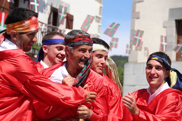 Axeriak dantzan Adunan 52 1471261018285