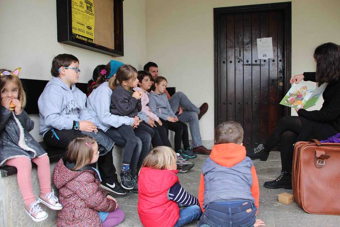 Emakumeek dantzan jarri dute 2 1552145608099