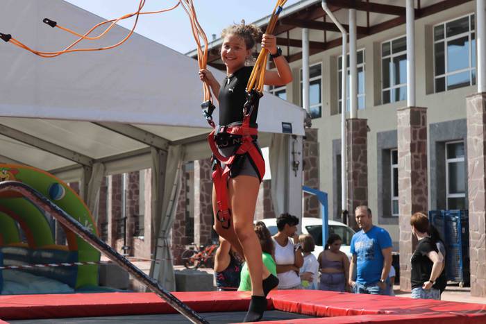 Saltoka eta jolasean pasatu  33 1660043080685