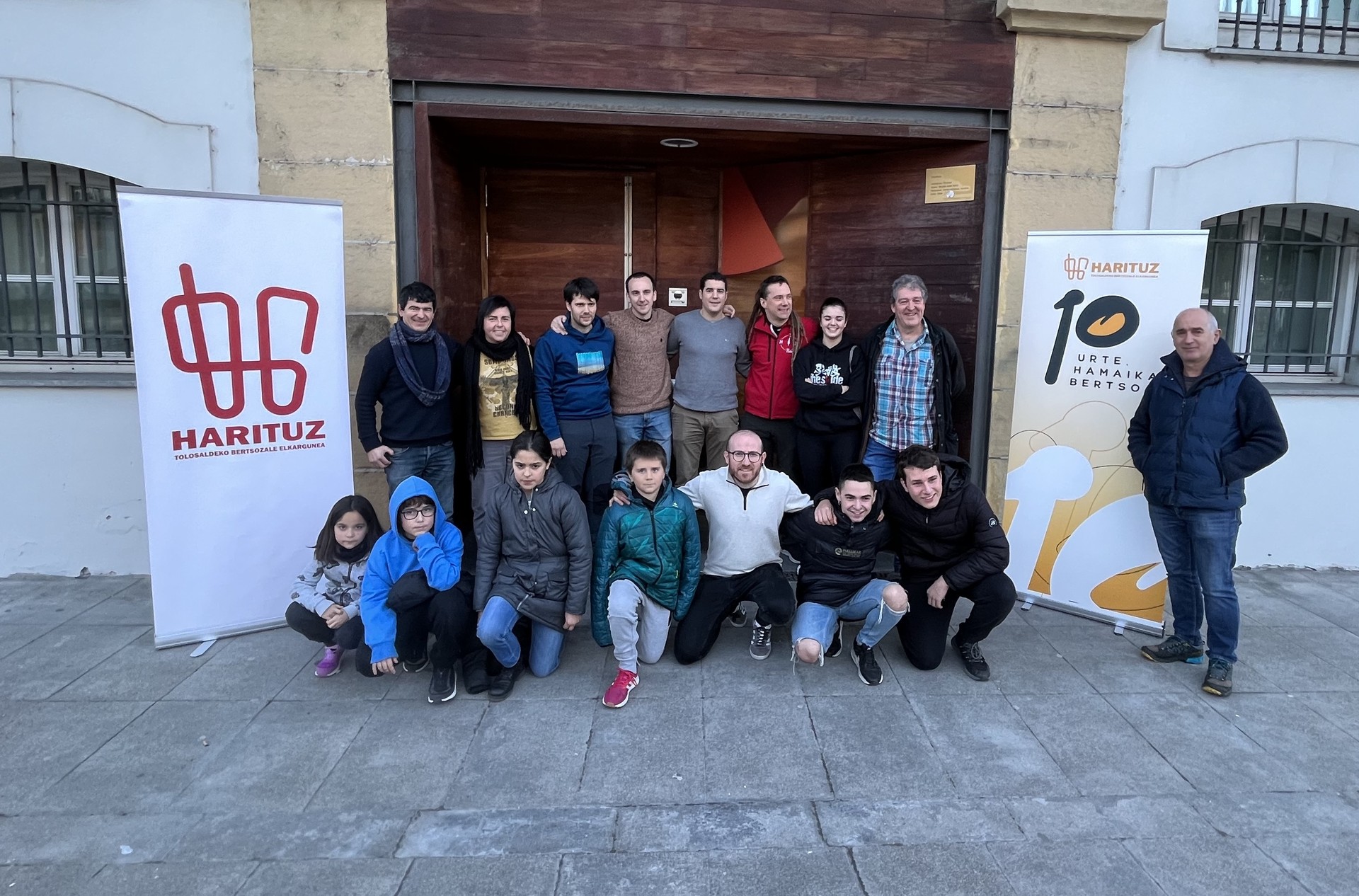 Bertso eskola giroan ospatu du Harituzek 10. urteurrena