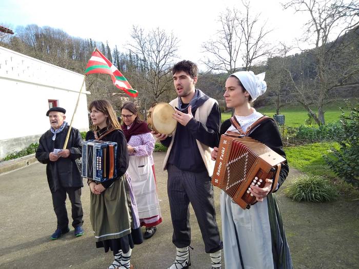 Olentzeroren eta Mari Domingiren etorrera ezbaian