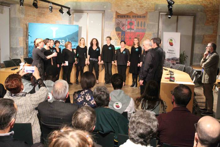 Babarrun Kofradia lau ohorez 16 1542471747984