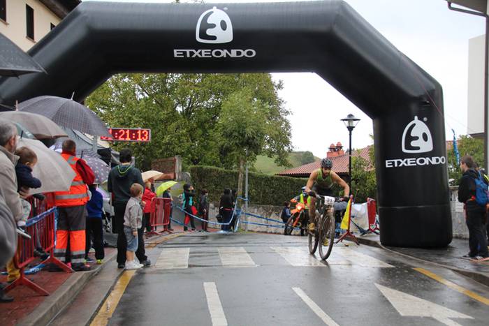 Lokaztuta Amasako XXIV. mendi duatloia 148 1477236528492