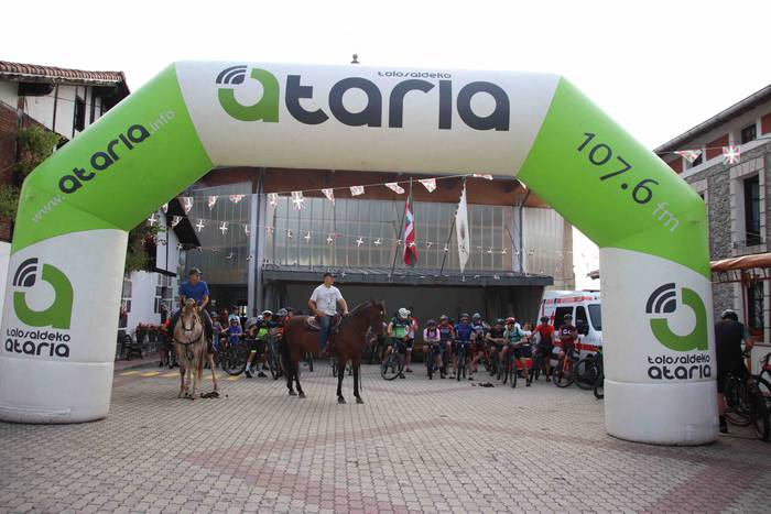 Mendi bizikleta lasterketare 1 1660377587014