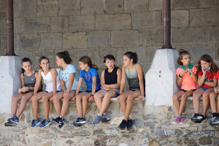 Berriro ere elkarri eskutik  3 1632576975820