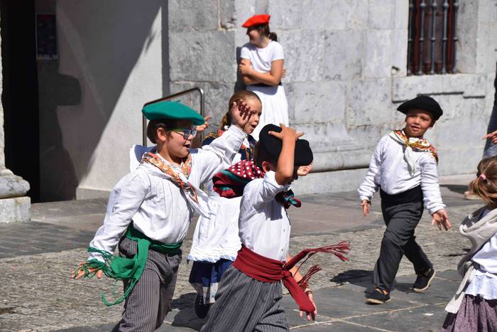 Orendain festak dantza emana 13 1534332662235