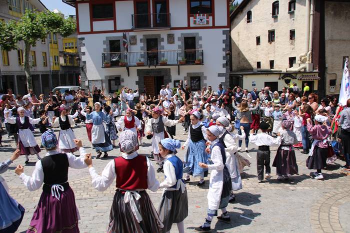 Artisau eta janari azoka iruran 13 1465128724607