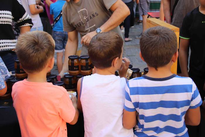 Argazki kamerak eskuan hartu 4 1569759105532