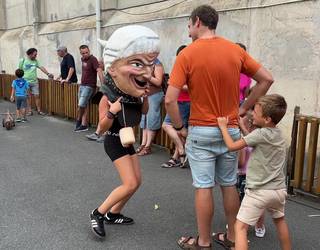 Umeak jolasean Hernialdeko festetan